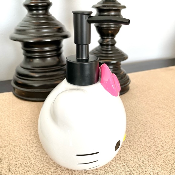 New Sanrio HELLO KITTY Ceramic Soap Dispenser Pump - Picture 4 of 4